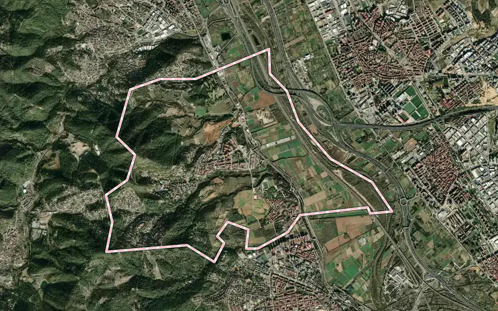 Vista satélite de Santa Coloma de Cervelló con su contorno administrativo