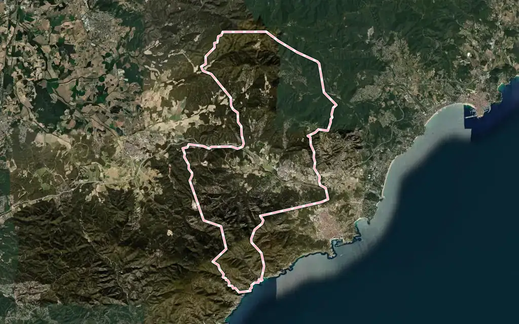 Vista satélite de Santa Cristina d'Aro con su contorno administrativo