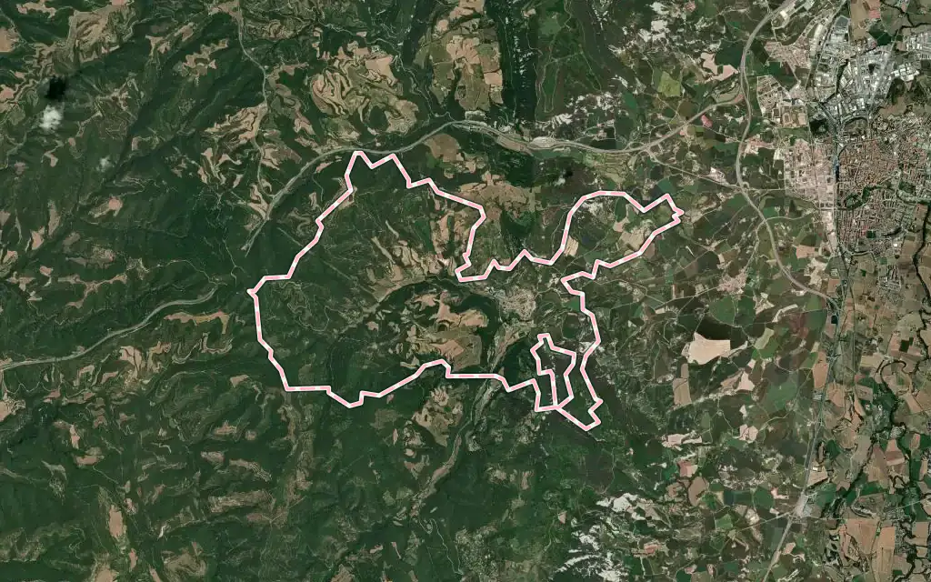 Vista satélite de Santa Eulàlia de Riuprimer con su contorno administrativo
