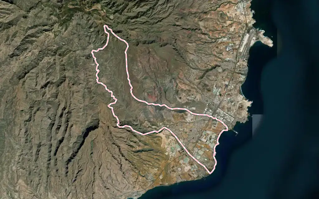 Vista satélite de Santa Lucía de Tirajana con su contorno administrativo