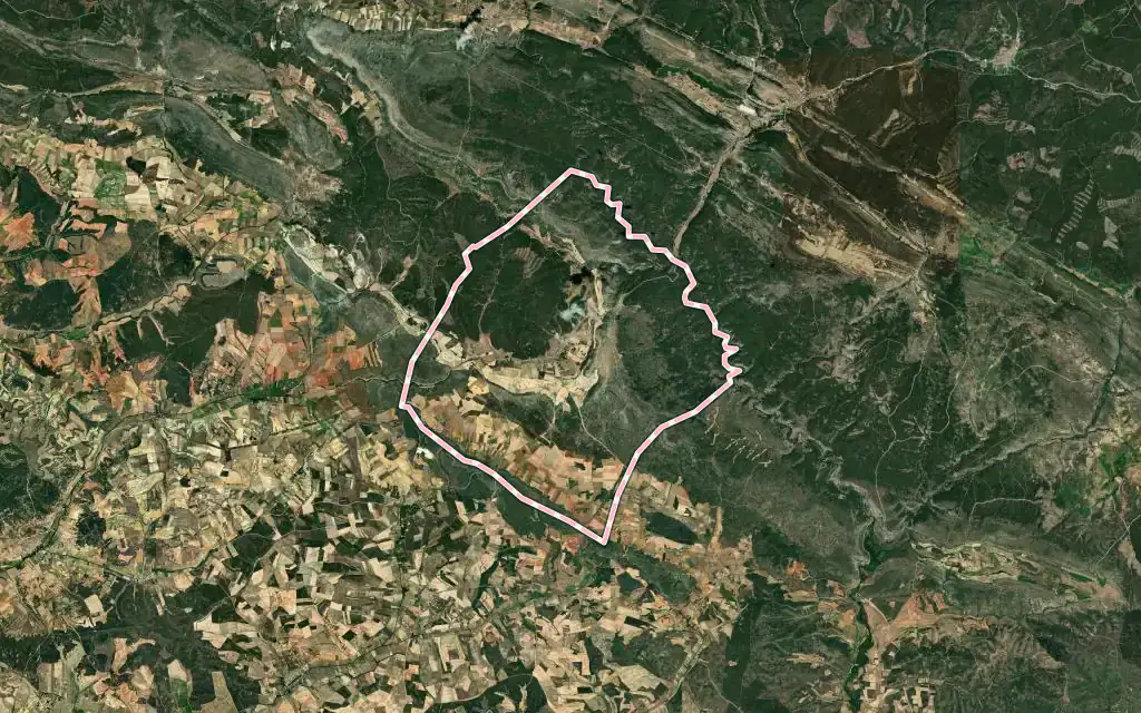 Vista satélite de Santa María de las Hoyas con su contorno administrativo