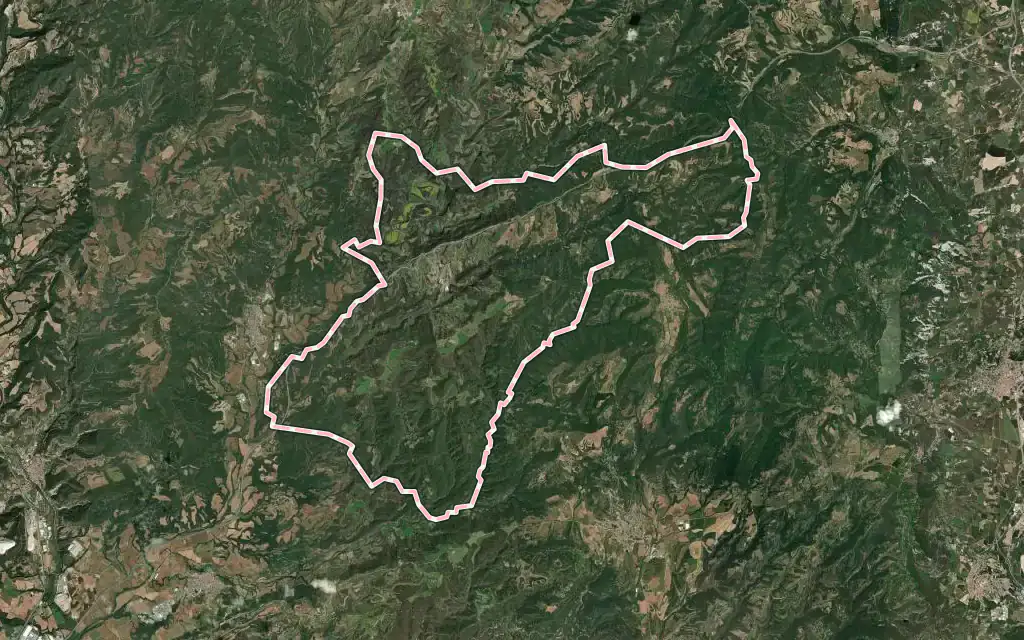 Vista satélite de Santa Maria d'Oló con su contorno administrativo