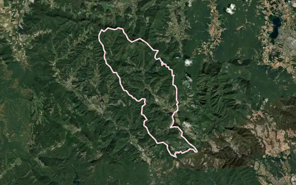 Vista satélite de Sant Aniol de Finestres con su contorno administrativo