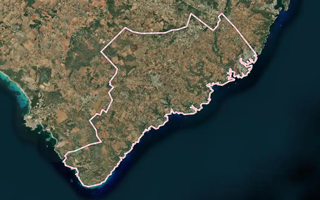 Vista satélite de Santanyí con su contorno administrativo