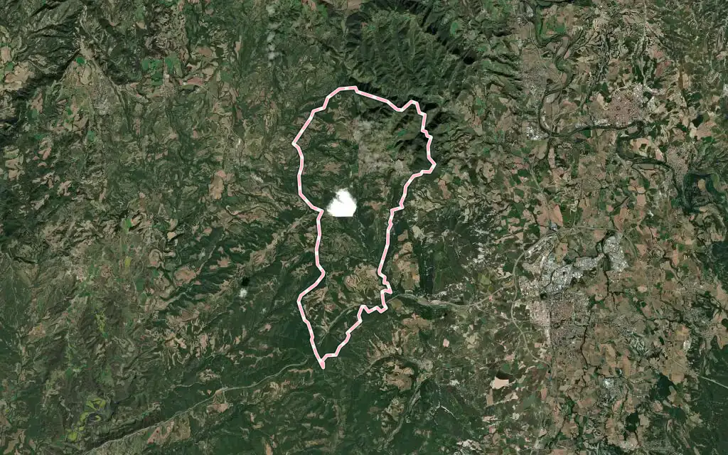 Vista satélite de Sant Bartomeu del Grau con su contorno administrativo