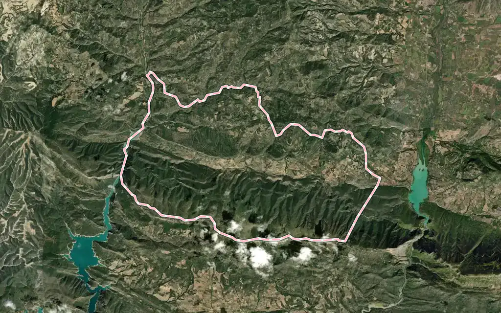 Vista satélite de Sant Esteve de la Sarga con su contorno administrativo