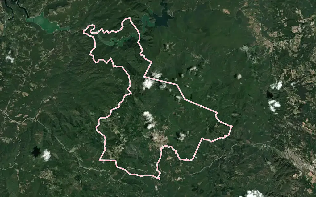 Vista satélite de Sant Hilari Sacalm con su contorno administrativo