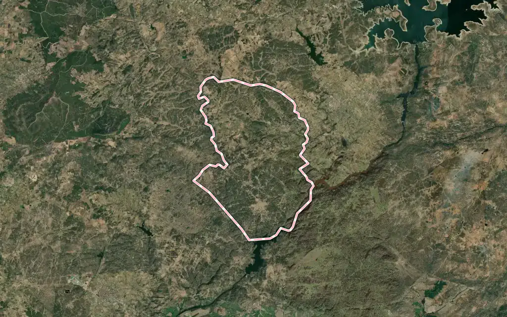 Vista satélite de Santibáñez el Bajo con su contorno administrativo