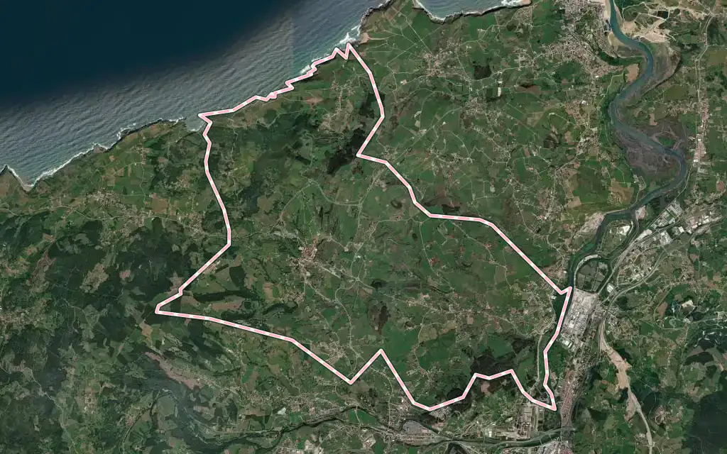 Vista satélite de Santillana del Mar con su contorno administrativo