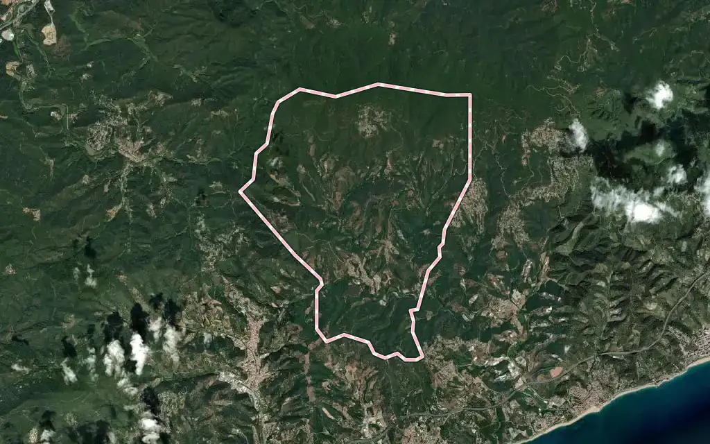 Vista satélite de Sant Iscle de Vallalta con su contorno administrativo
