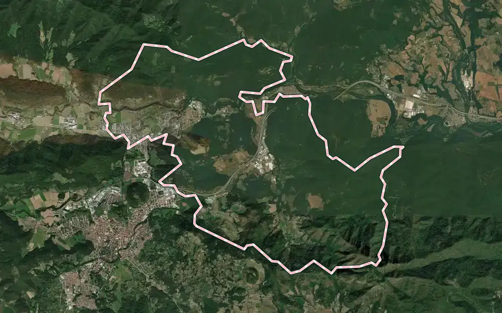 Vista satélite de Sant Joan les Fonts con su contorno administrativo