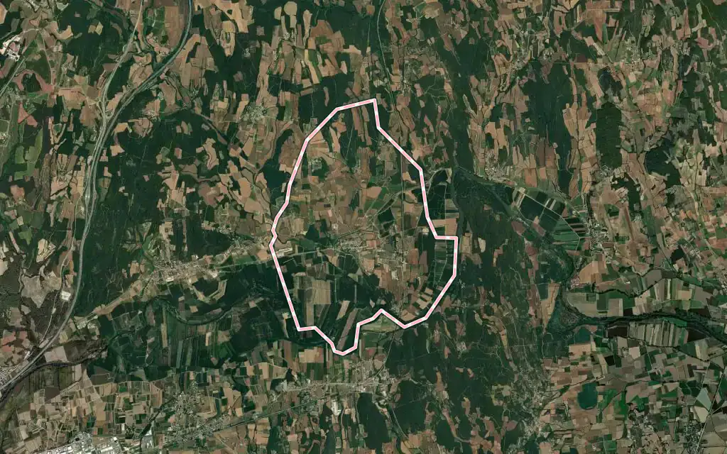 Vista satélite de Sant Jordi Desvalls con su contorno administrativo