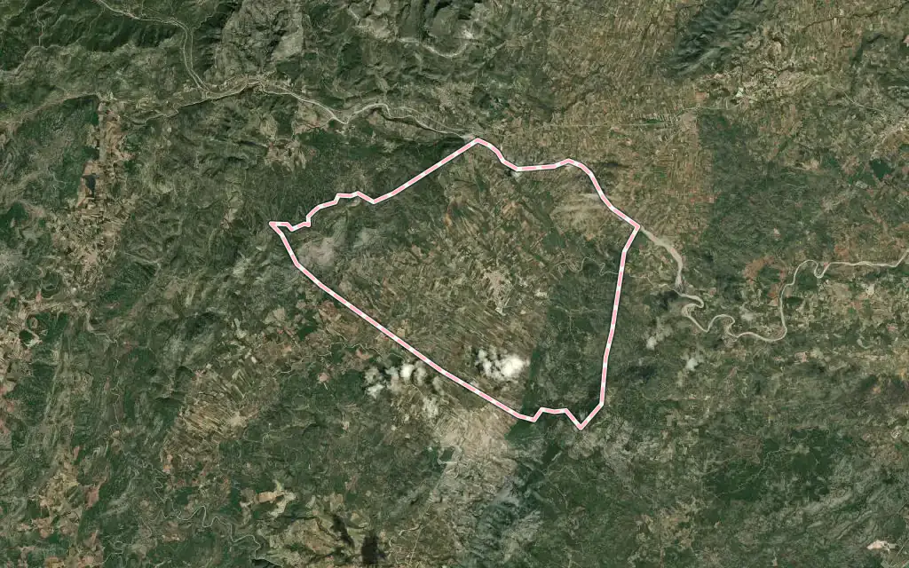 Vista satélite de Sant Mateu con su contorno administrativo