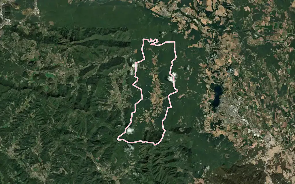 Vista satélite de Sant Miquel de Campmajor con su contorno administrativo