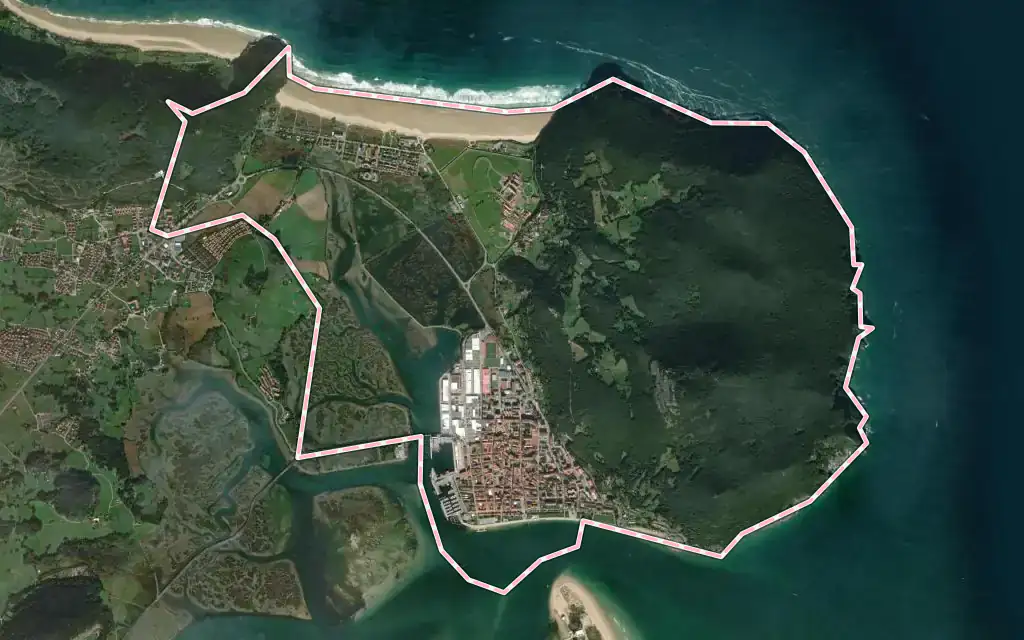 Vista satélite de Santoña con su contorno administrativo