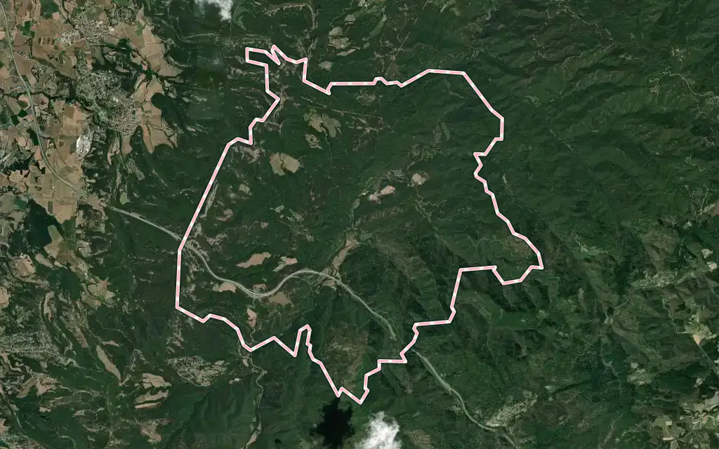 Vista satélite de Sant Sadurní d'Osormort con su contorno administrativo