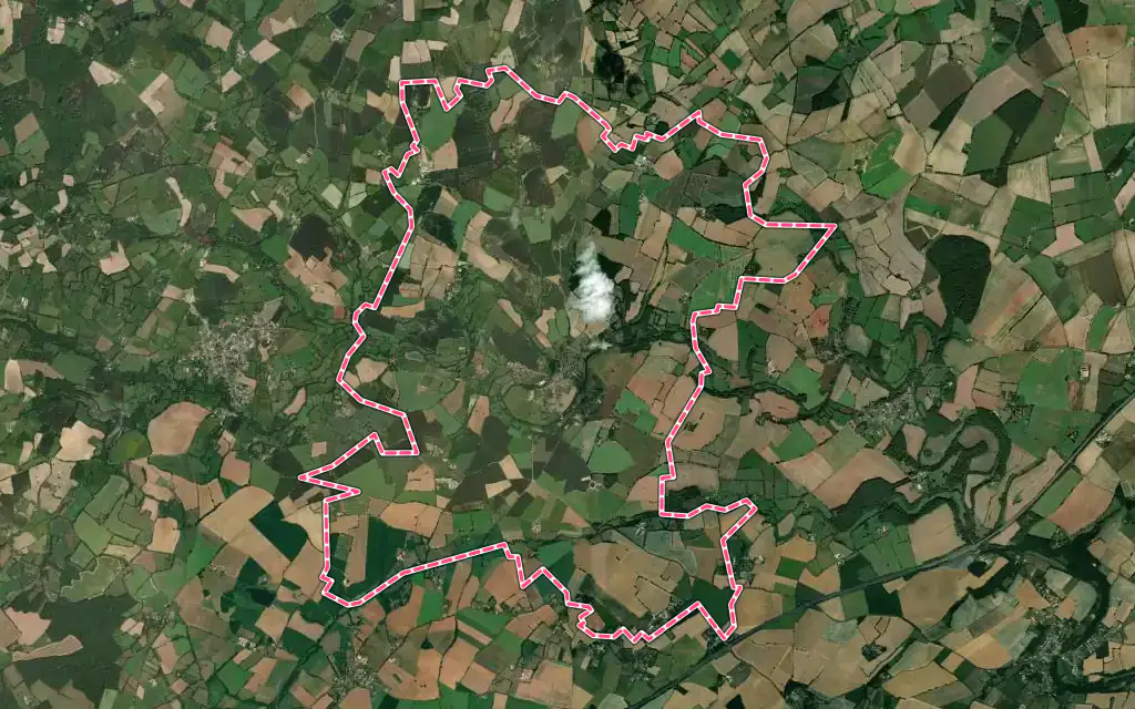 Vue satellite de Sanxay avec ses contours administratifs