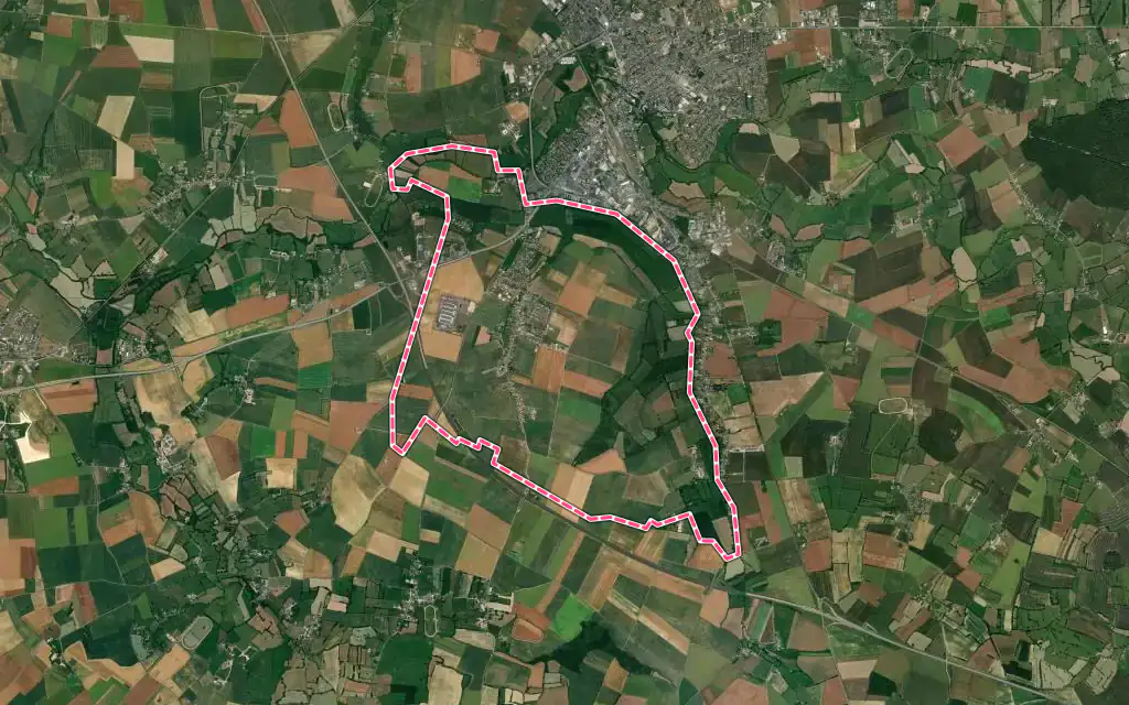 Vue satellite de Sarceaux avec ses contours administratifs