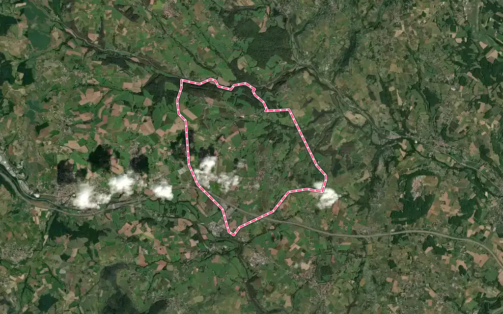 Vue satellite de Sarcey avec ses contours administratifs