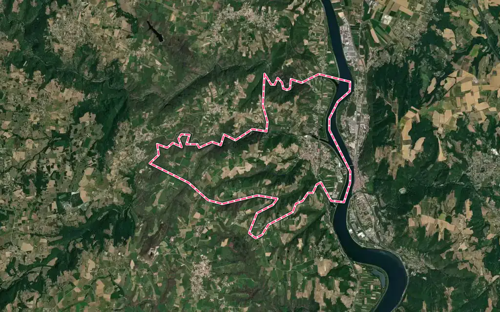 Vue satellite de Sarras avec ses contours administratifs
