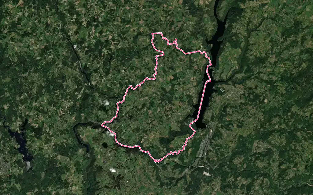 Vue satellite de Sarroux - Saint Julien avec ses contours administratifs