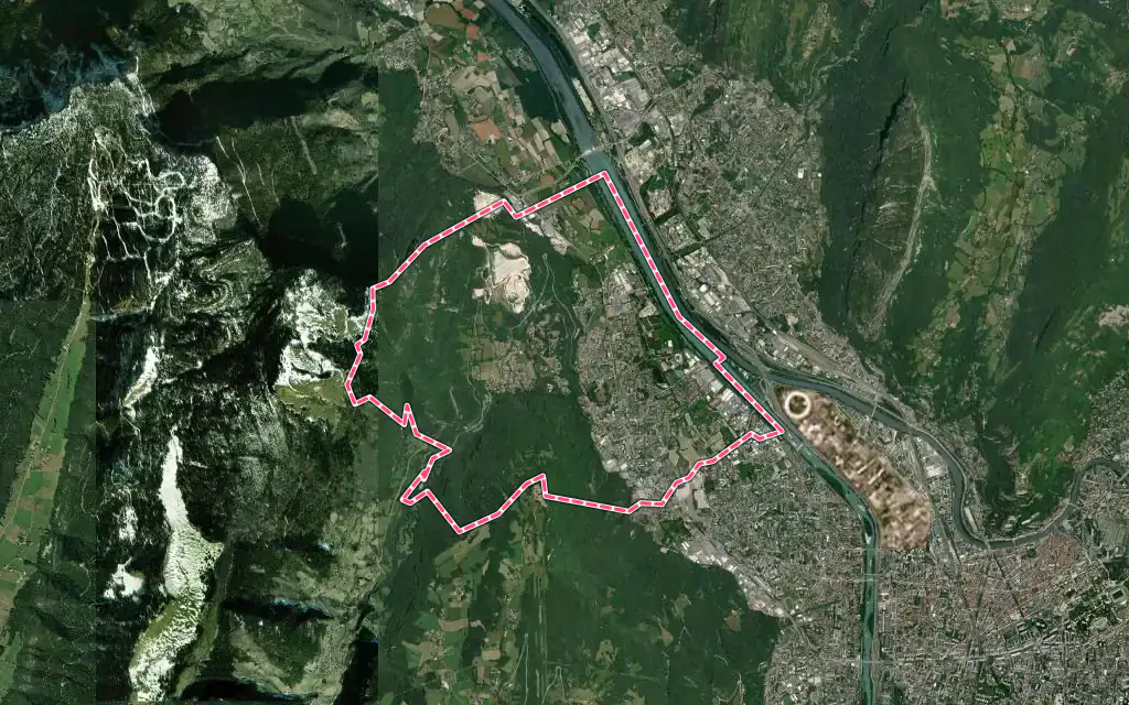 Vue satellite de Sassenage avec ses contours administratifs