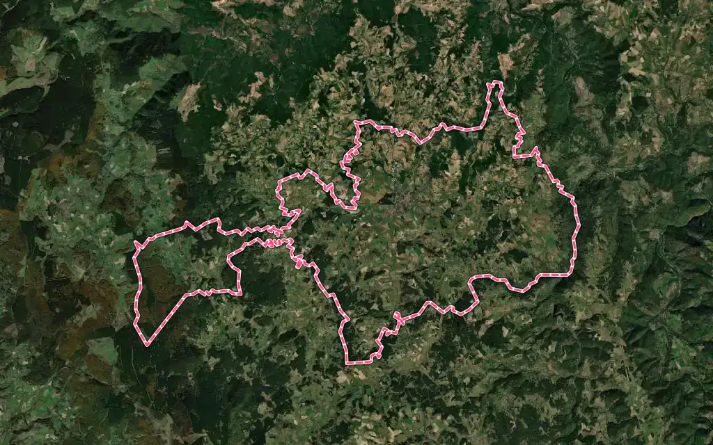 Vue satellite de Saugues avec ses contours administratifs