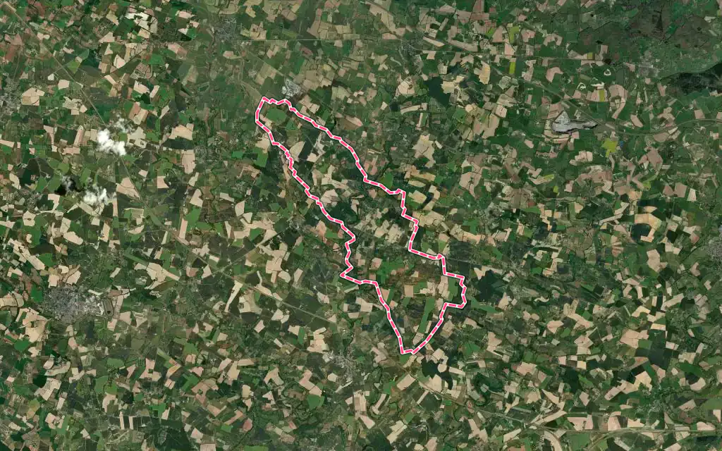 Vue satellite de Saulges avec ses contours administratifs