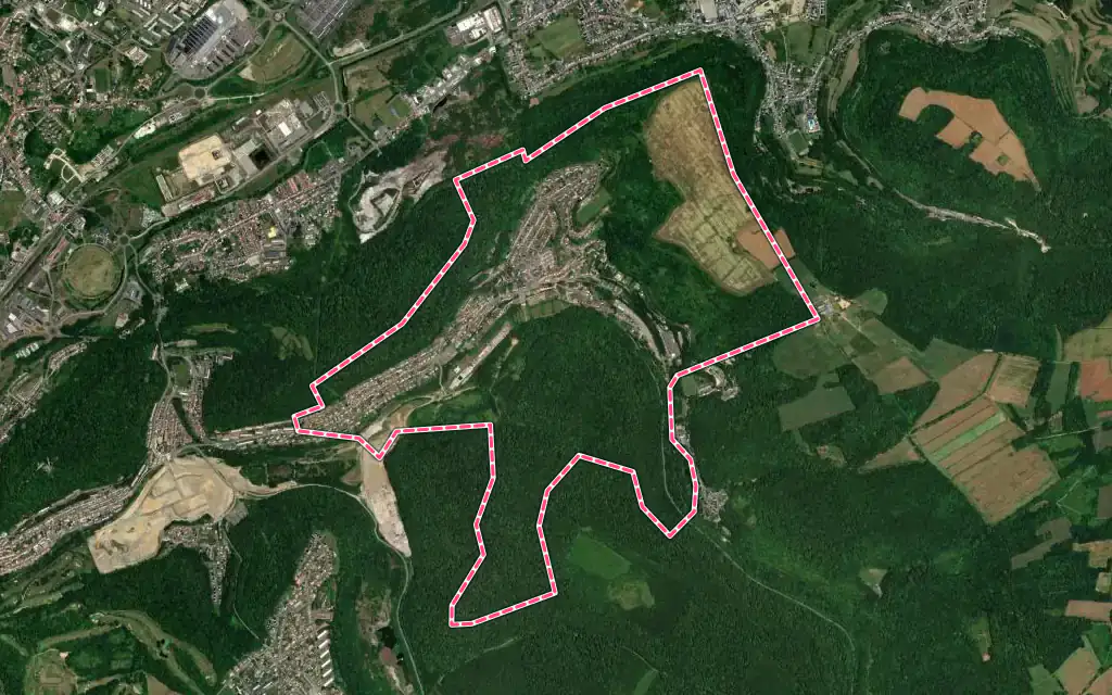 Vue satellite de Saulnes avec ses contours administratifs