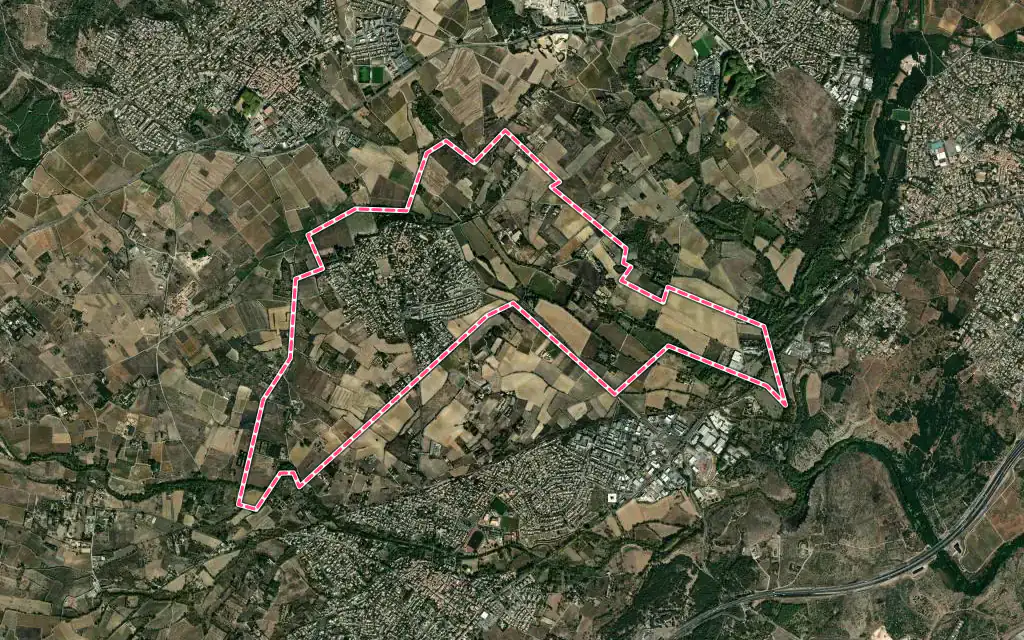Vue satellite de Saussan avec ses contours administratifs