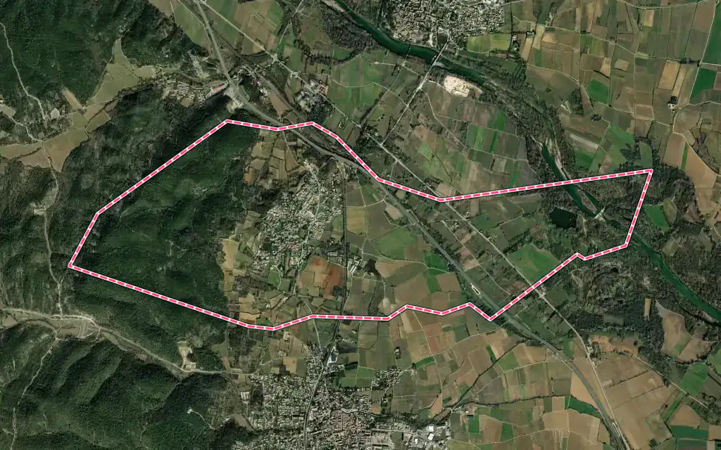Vue satellite de Sauzet avec ses contours administratifs