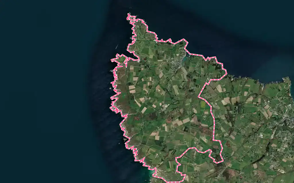 Vue satellite de Sauzon avec ses contours administratifs