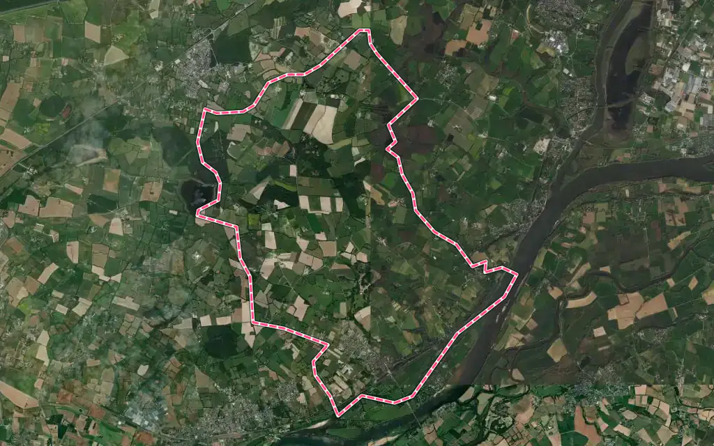 Vue satellite de Savennières avec ses contours administratifs