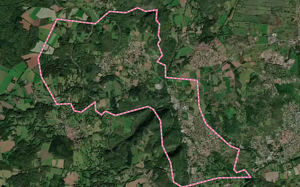 Vue satellite de Sayat avec ses contours administratifs