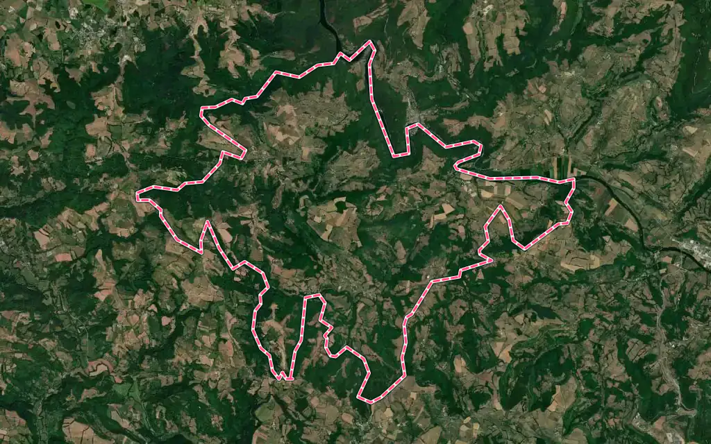 Vue satellite de Sébrazac avec ses contours administratifs