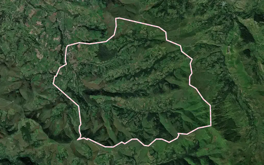 Vista satélite de Selaya con su contorno administrativo