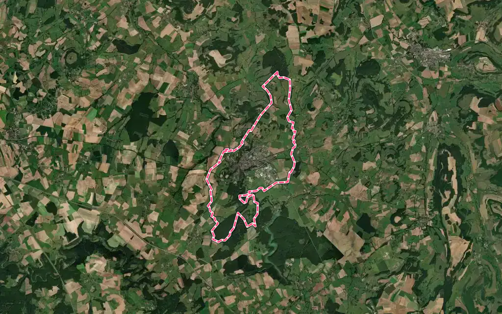 Vue satellite de Semur-en-Auxois avec ses contours administratifs