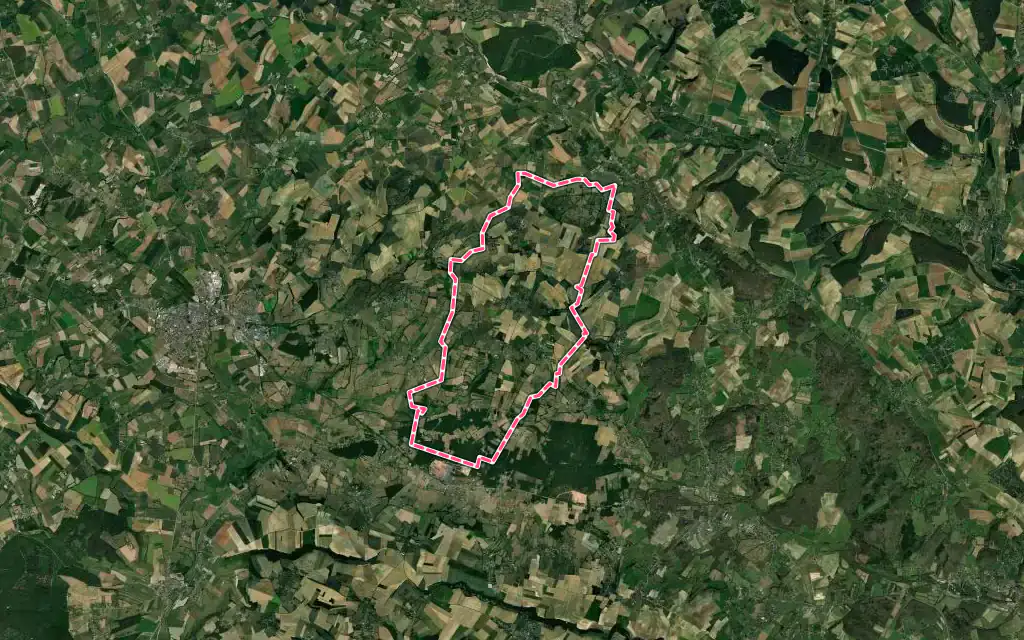 Vue satellite de Senantes avec ses contours administratifs