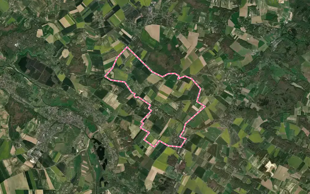 Vue satellite de Senantes avec ses contours administratifs