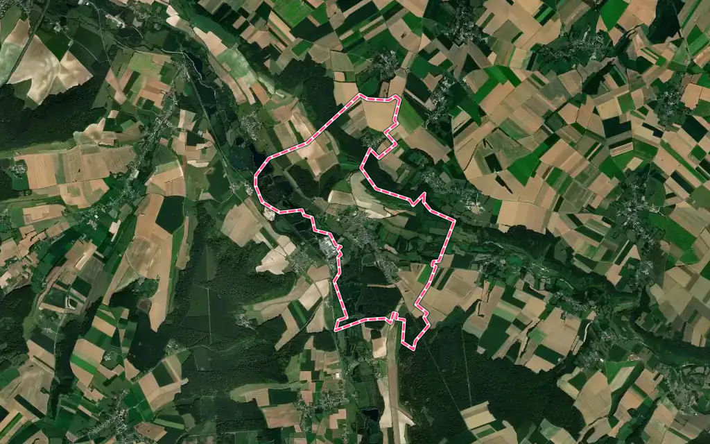 Vue satellite de Senarpont avec ses contours administratifs