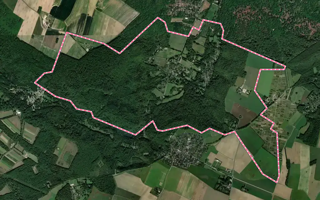 Vue satellite de Senlisse avec ses contours administratifs