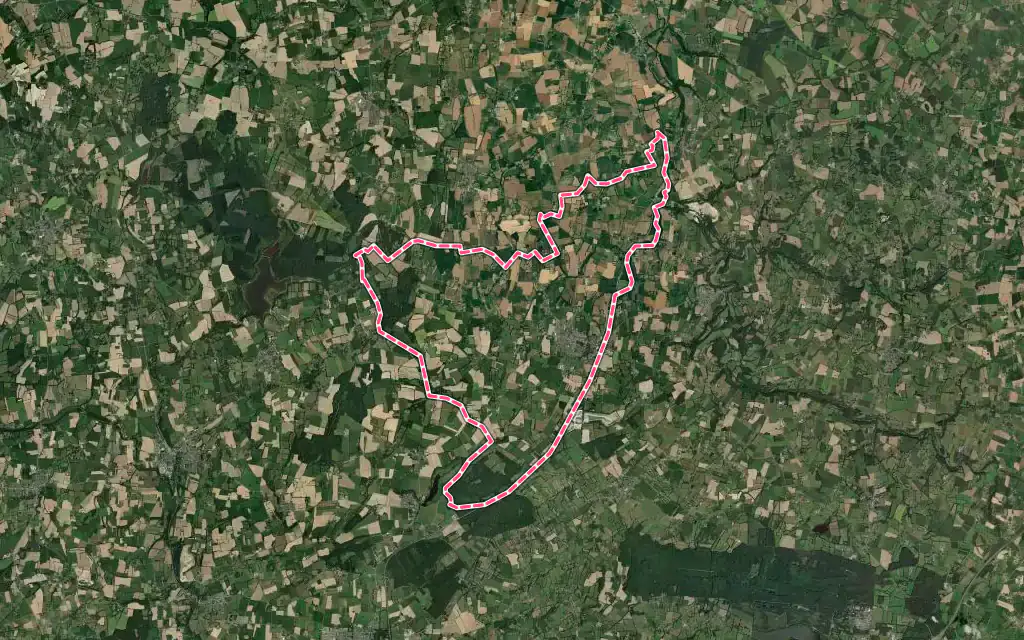 Vue satellite de Sens-de-Bretagne avec ses contours administratifs