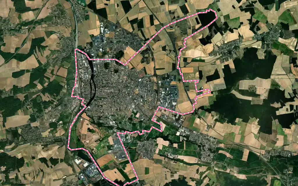 Vue satellite de Sens avec ses contours administratifs