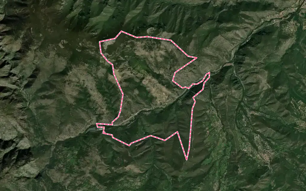 Vue satellite de Serdinya avec ses contours administratifs