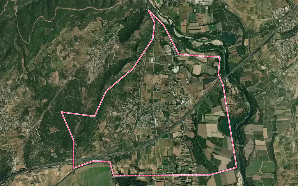 Vue satellite de Sernhac avec ses contours administratifs