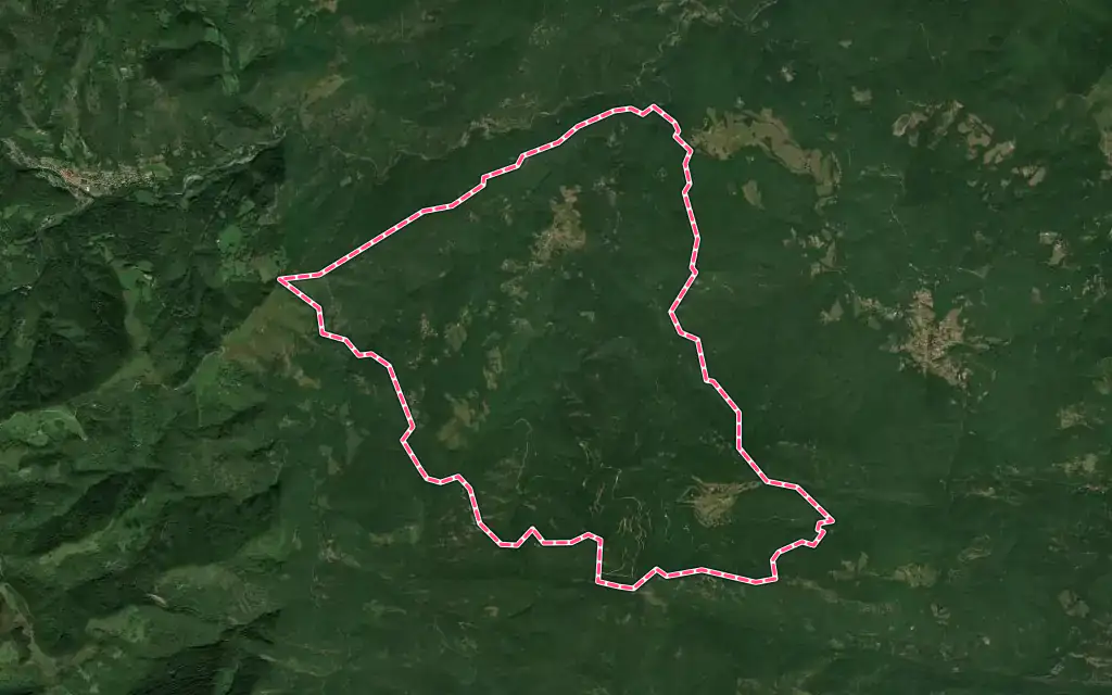 Vue satellite de Serralongue avec ses contours administratifs