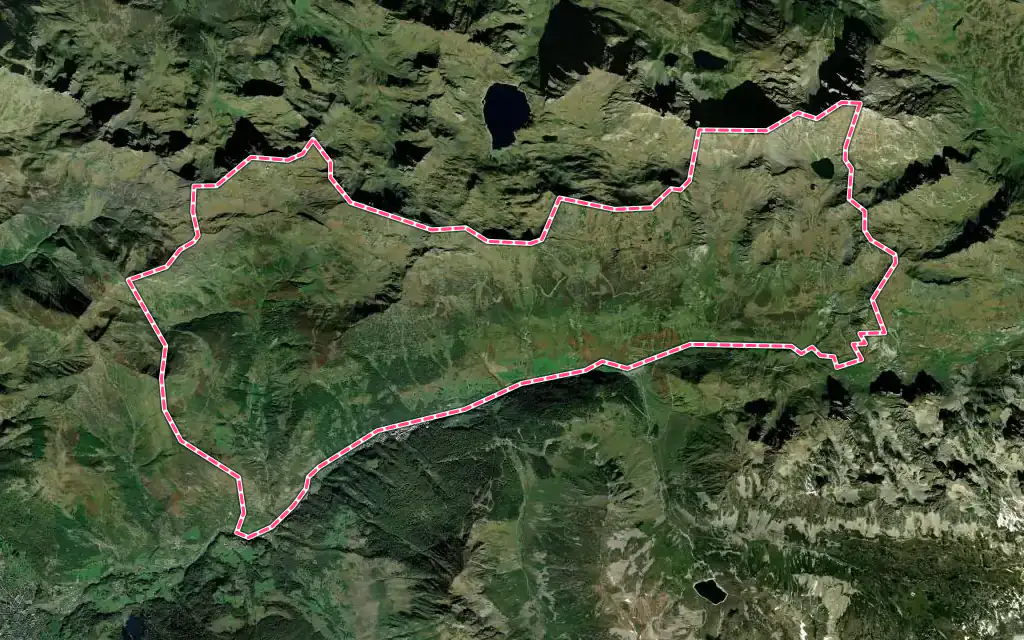 Vue satellite de Sers avec ses contours administratifs