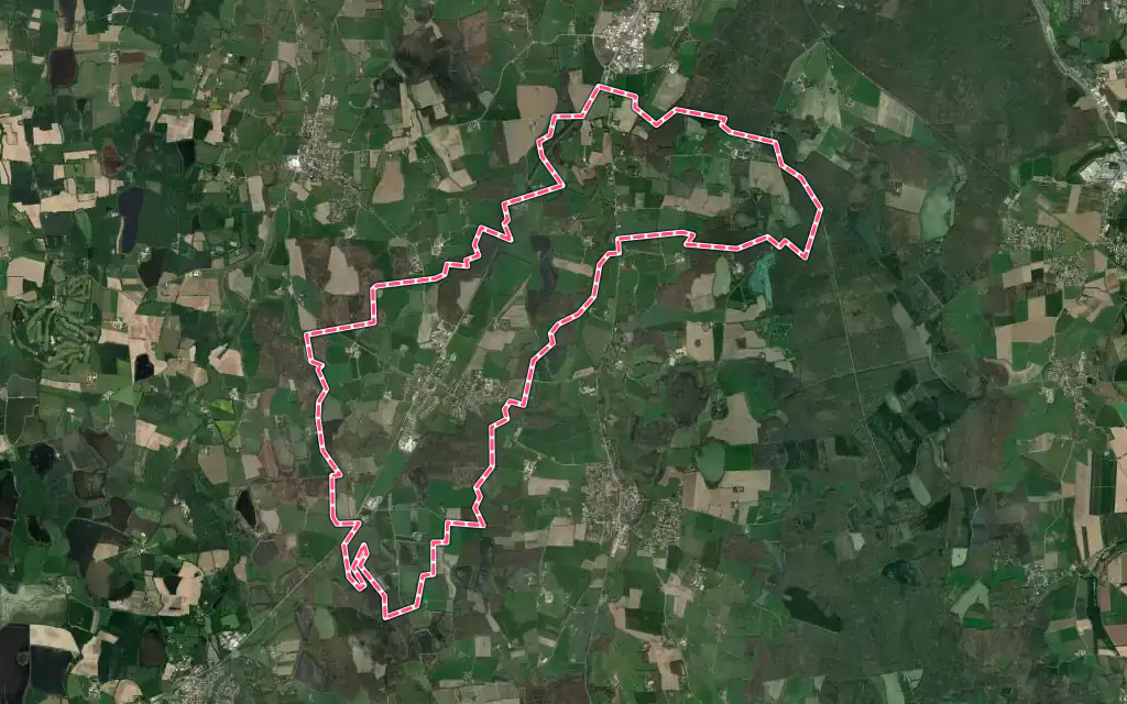 Vue satellite de Servas avec ses contours administratifs