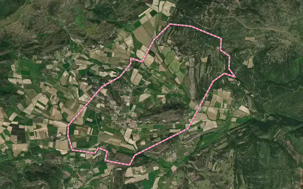 Vue satellite de Serviès-en-Val avec ses contours administratifs