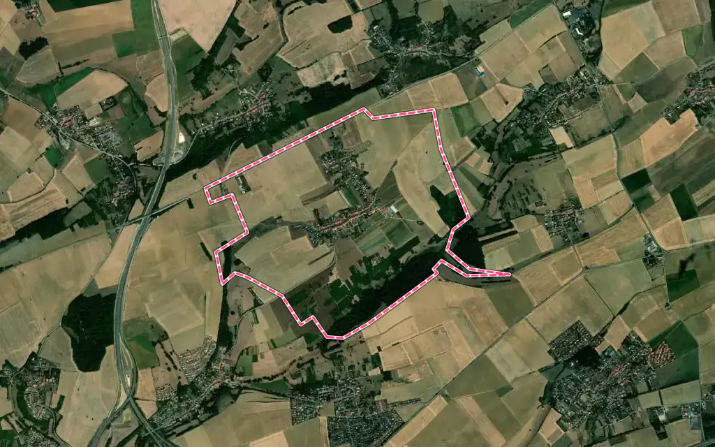 Vue satellite de Servigny-lès-Sainte-Barbe avec ses contours administratifs